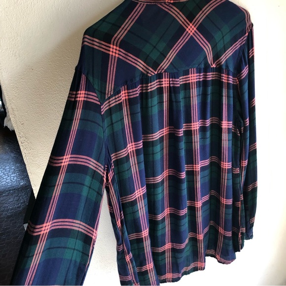 Old Navy Plaid Flannel "The Classic Shirt". Rayon/Viscose. Size XL - Picture 5 of 13